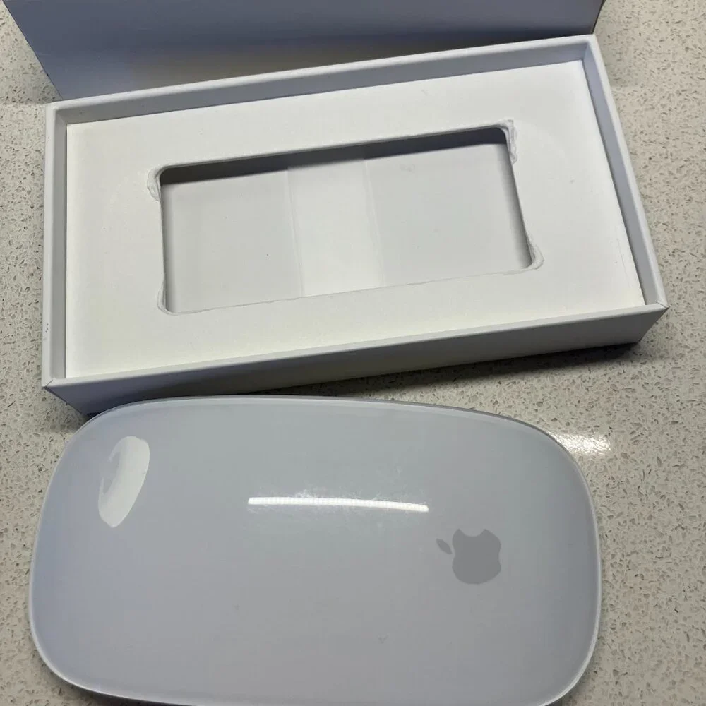 Beautiful Apple Magic Mouse (A1657) - MK2E3AM/A (Lightning Port) WORKS PERFECT